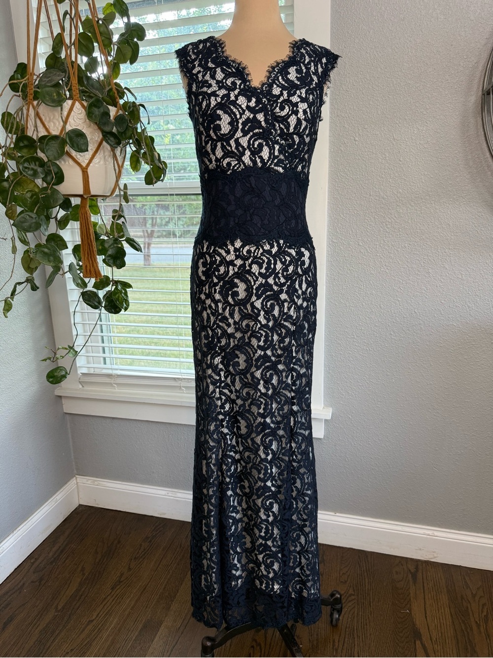 Tadashi Shoji Lace Floor Length Gown Size 4